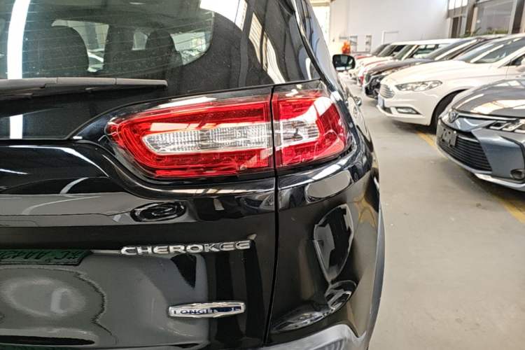 Used Jeep Cherokee 2016 2.4L Leading Edition Right Rear Taillight