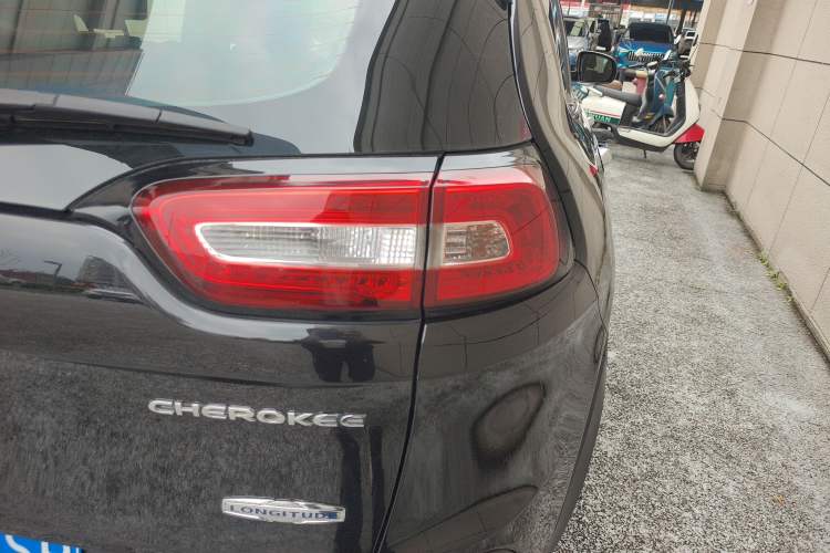 Used Jeep Cherokee 2016 2.0L Leading Edition Right Rear Taillight