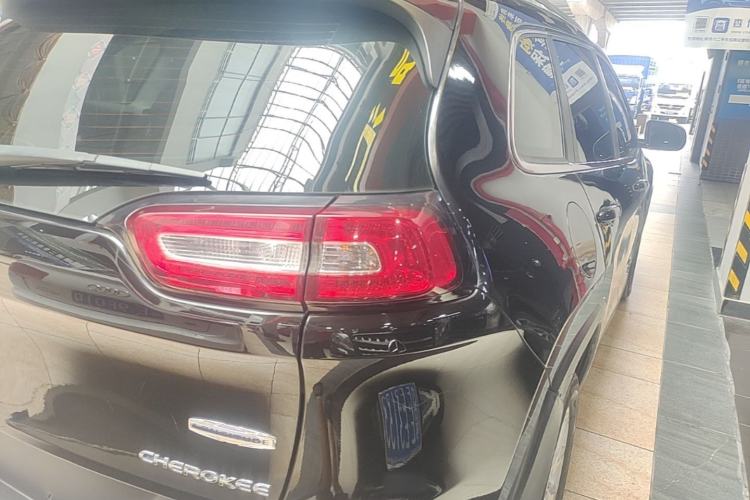 Used Jeep Cherokee 2016 2.4L Leading Smart Version Right Rear Taillight