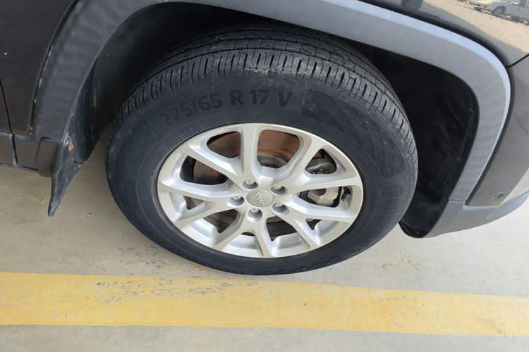 Used Jeep Cherokee 2016 2.4L Professional Smart Version Right Rear Wheel Hub