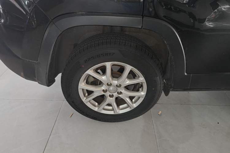 Used Jeep Cherokee 2016 2.4L Professional Edition Right Rear Wheel Hub