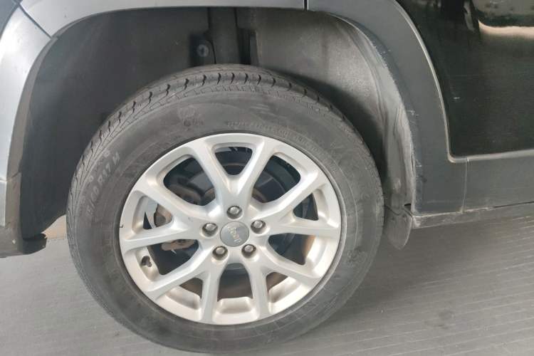 Used Jeep Cherokee 2016 2.4L Leading Edition Right Rear Wheel Hub
