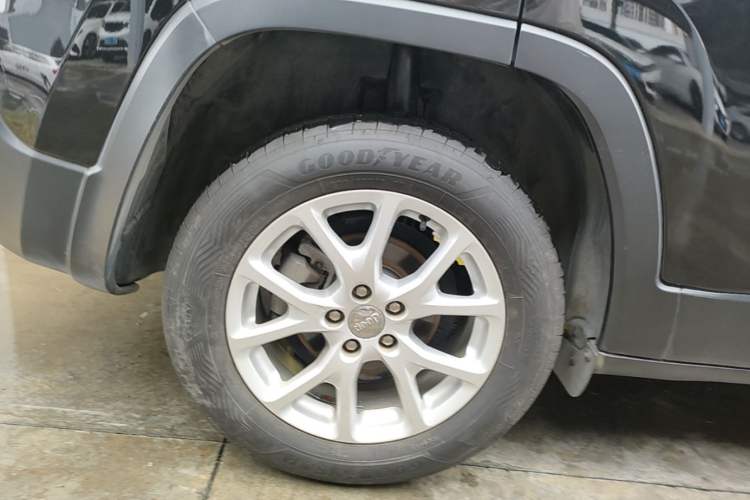 Used Jeep Cherokee 2016 2.4L Leading Edition Right Rear Wheel Hub