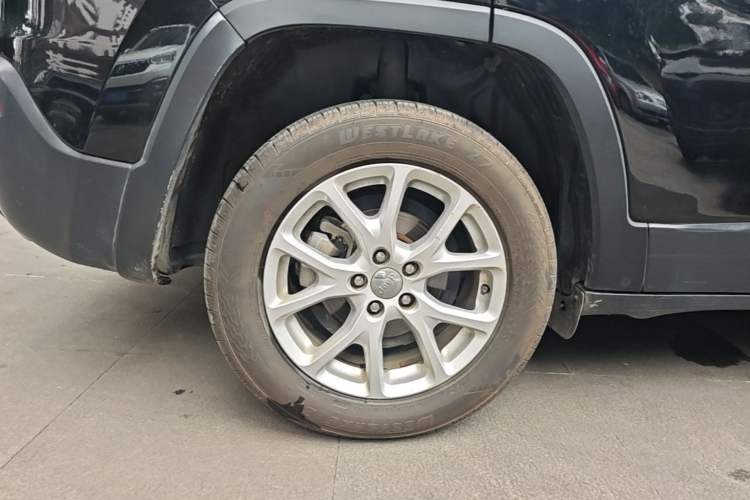 Used Jeep Cherokee 2016 2.4L Leading Smart Version Right Rear Wheel Hub