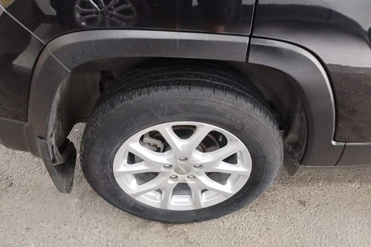 Used Jeep Cherokee 2016 2.4L Leading Edition Right Rear Wheel Hub