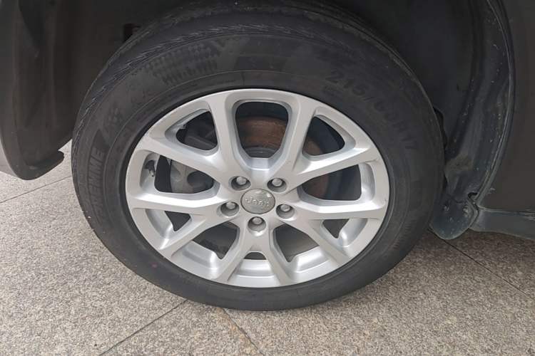 Used Jeep Cherokee 2016 2.4L Leading Edition Right Rear Wheel Hub