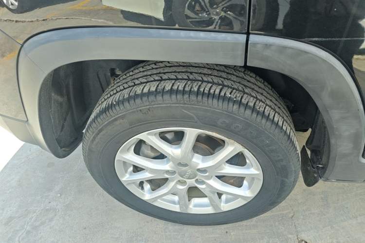 Used Jeep Cherokee 2016 2.0L Superior Edition Right Rear Wheel Hub