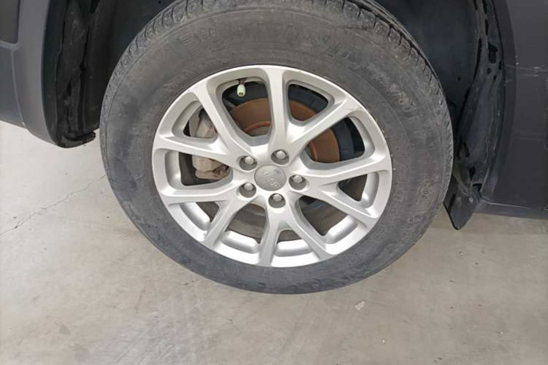 Used Jeep Cherokee 2016 2.4L Leading Smart Version Right Rear Wheel Hub