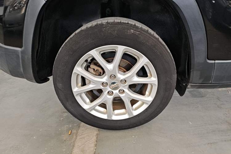 Used Jeep Cherokee 2016 2.4L Leading Edition Right Rear Wheel Hub