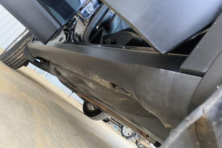 Used Jeep Cherokee 2016 2.4L Professional Smart Version Right Side Sill