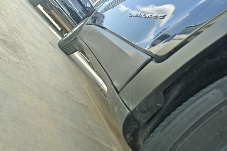 Used Jeep Cherokee 2016 2.0L Superior Edition Right Side Sill