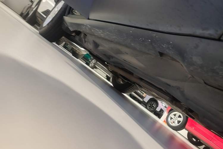 Used Jeep Cherokee 2016 2.4L Professional Smart Version Right Side Sill