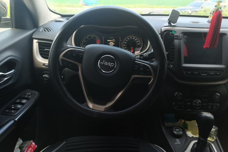 Used Jeep Cherokee 2016 2.4L Professional Edition Steering Wheel