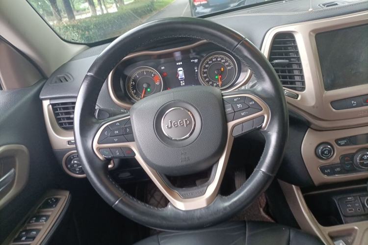 Used Jeep Cherokee 2016 2.0L Superior Edition Steering Wheel