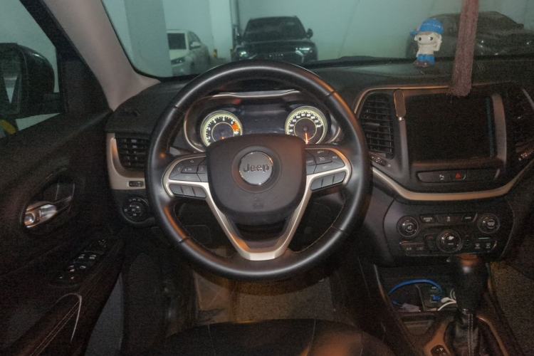 Used Jeep Cherokee 2016 2.0L Superior Edition Steering Wheel