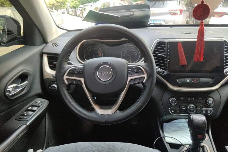 Used Jeep Cherokee 2016 2.4L Leading Smart Version Steering Wheel