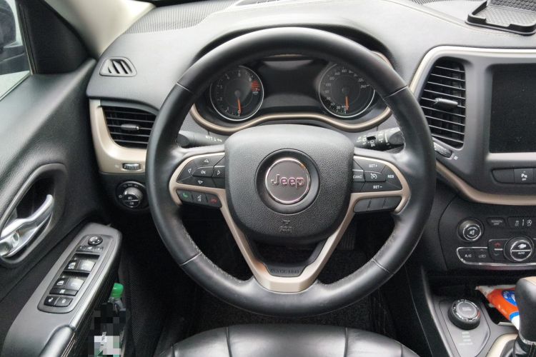 Used Jeep Cherokee 2016 2.4L Professional Smart Version Steering Wheel