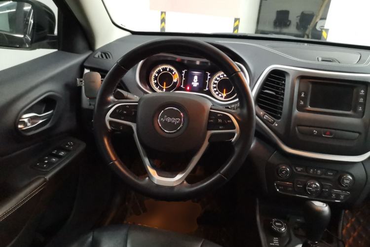 Used Jeep Cherokee 2016 2.4L Professional Edition Steering Wheel