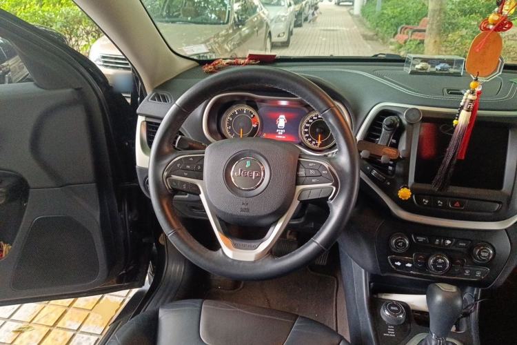 Used Jeep Cherokee 2016 2.4L Superior Edition Steering Wheel
