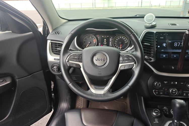 Used Jeep Cherokee 2016 2.4L Professional Edition Steering Wheel