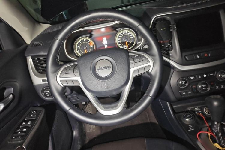 Used Jeep Cherokee 2016 2.4L Professional Smart Version Steering Wheel