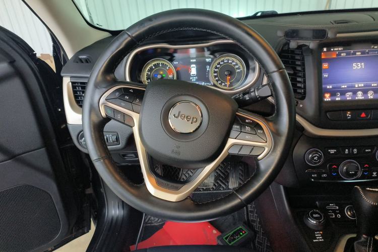 Used Jeep Cherokee 2016 2.4L Professional Smart Version Steering Wheel