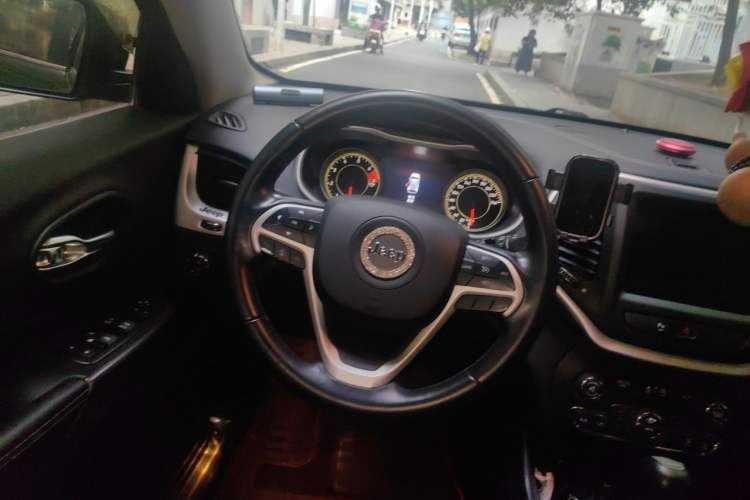 Used Jeep Cherokee 2016 2.4L Leading Smart Version Steering Wheel