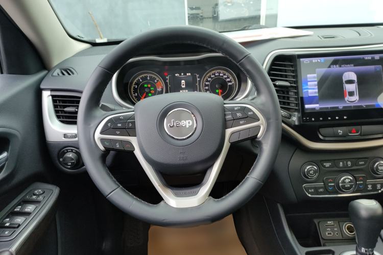 Used Jeep Cherokee 2016 2.4L Leading Edition Steering Wheel