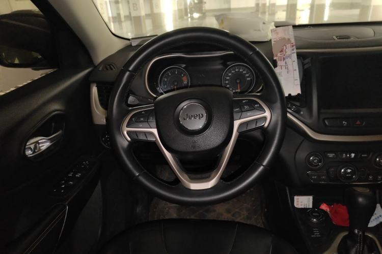 Used Jeep Cherokee 2016 2.4L Professional Smart Version Steering Wheel