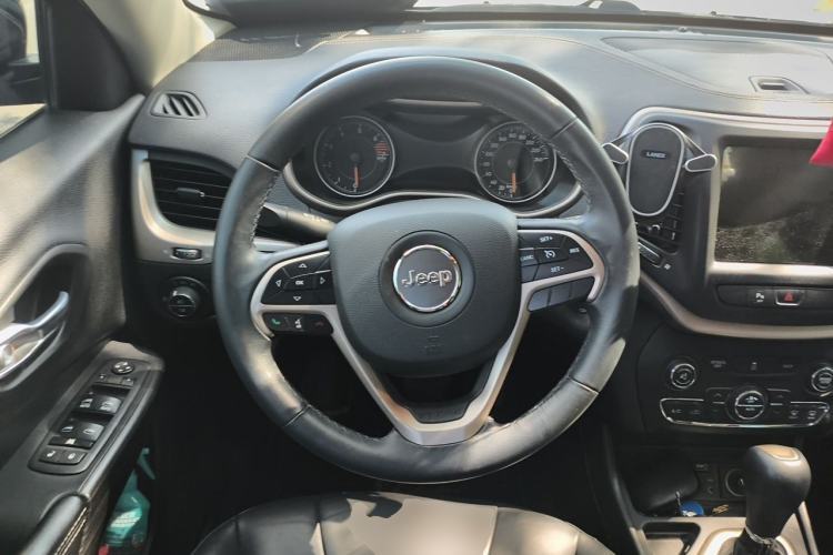 Used Jeep Cherokee 2016 2.0L Superior Edition Steering Wheel