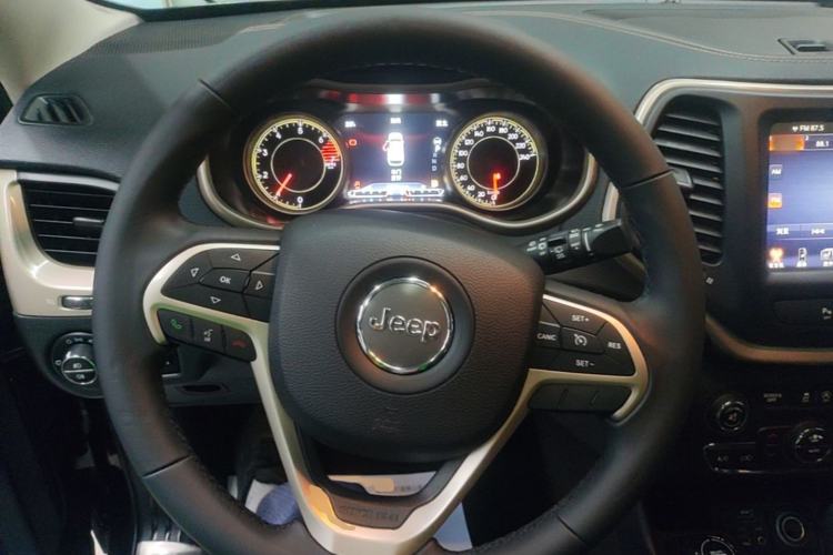Used Jeep Cherokee 2016 2.4L Professional Smart Version Steering Wheel