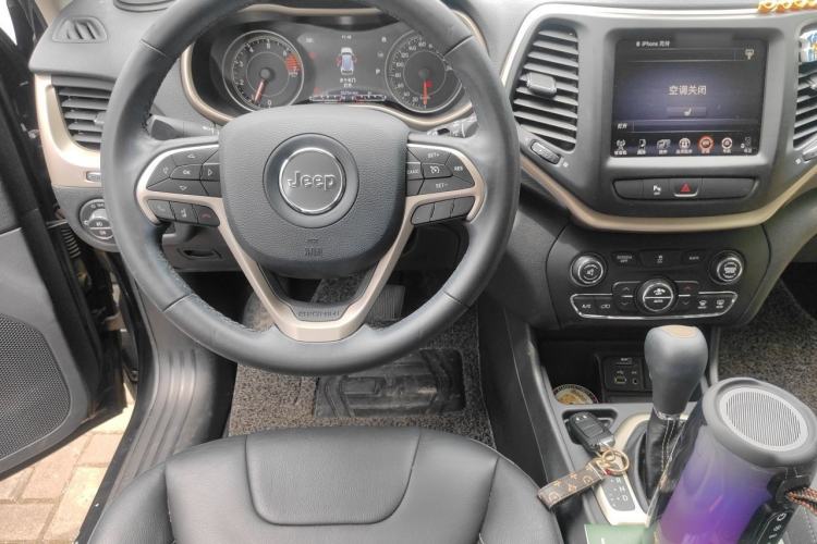 Used Jeep Cherokee 2016 2.0L Superior Edition Steering Wheel
