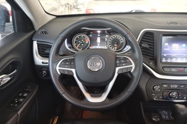 Used Jeep Cherokee 2016 2.4L Professional Smart Version Steering Wheel