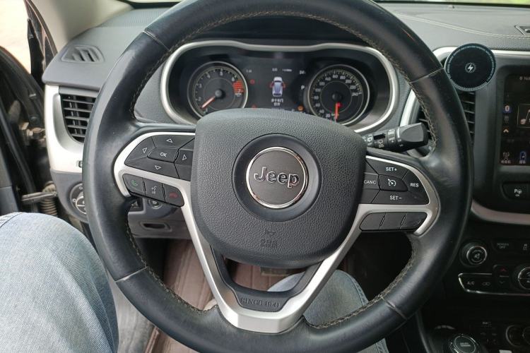 Used Jeep Cherokee 2016 2.4L Superior Edition Steering Wheel