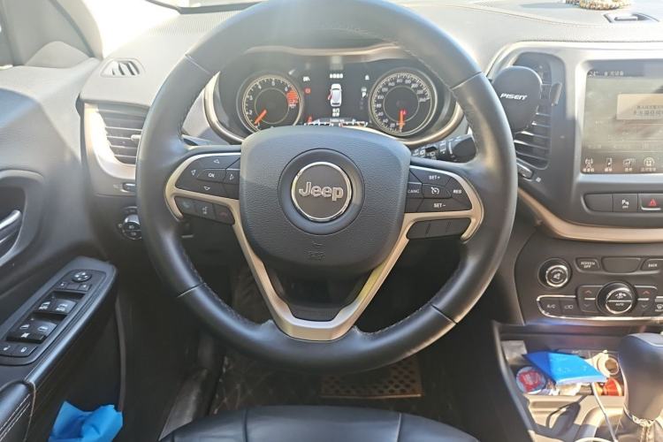 Used Jeep Cherokee 2016 2.0L Superior Edition Steering Wheel
