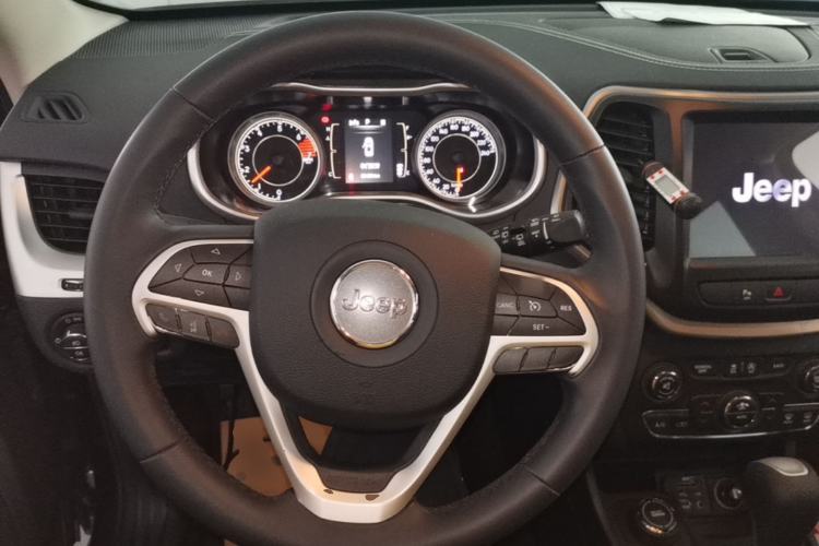 Used Jeep Cherokee 2016 2.4L Professional Edition Steering Wheel