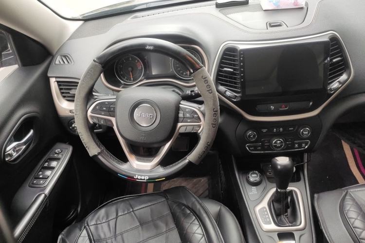 Used Jeep Cherokee 2016 2.4L Professional Edition Steering Wheel