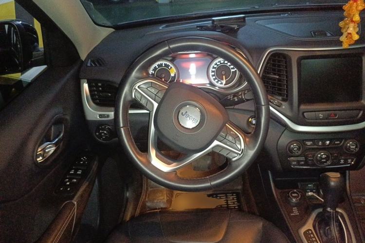Used Jeep Cherokee 2016 2.4L Professional Edition Steering Wheel