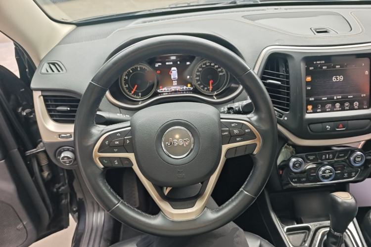 Used Jeep Cherokee 2016 2.4L Leading Smart Version Steering Wheel