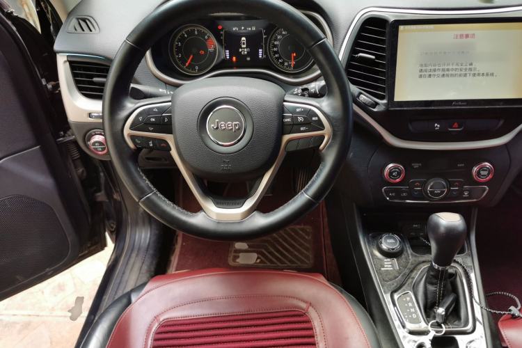 Used Jeep Cherokee 2016 2.4L Professional Edition Steering Wheel