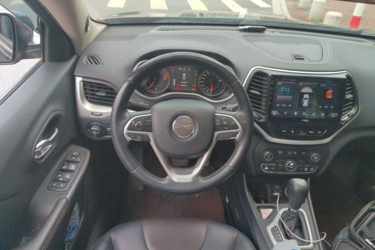 Used Jeep Cherokee 2016 2.4L Leading Edition Steering Wheel