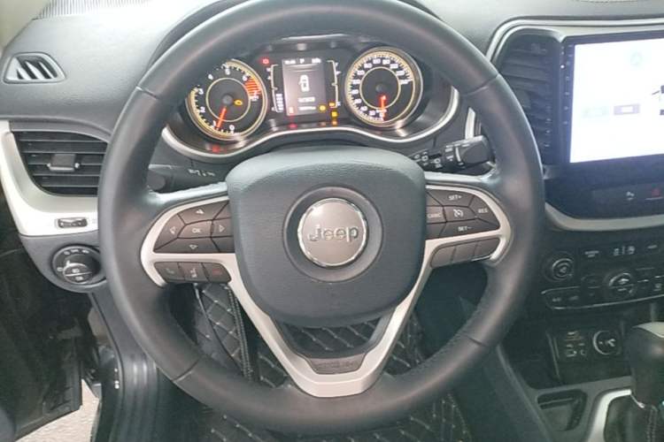 Used Jeep Cherokee 2016 2.4L Leading Edition Steering Wheel