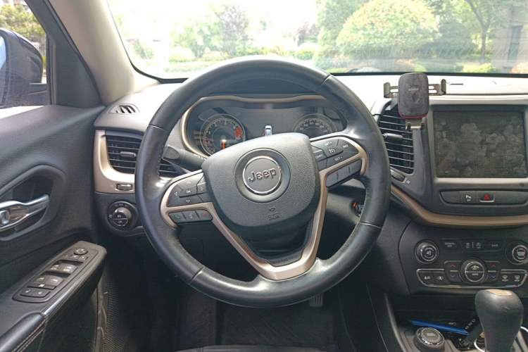 Used Jeep Cherokee 2016 2.4L Professional Smart Version Steering Wheel