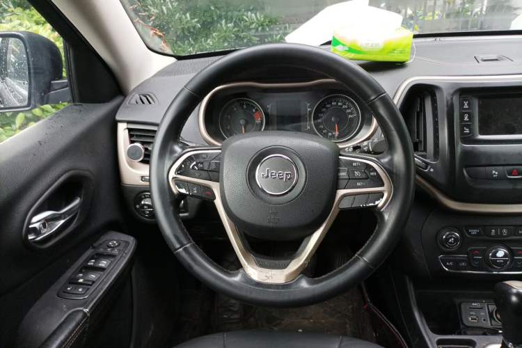 Used Jeep Cherokee 2016 2.4L Leading Edition Steering Wheel