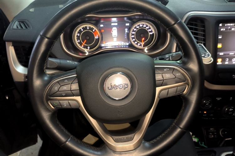 Used Jeep Cherokee 2016 2.0L Superior Edition Steering Wheel