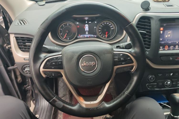 Used Jeep Cherokee 2016 2.4L Leading Smart Version Steering Wheel