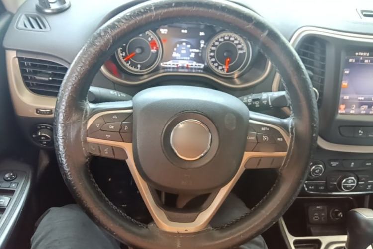 Used Jeep Cherokee 2016 2.0L Superior Edition Steering Wheel