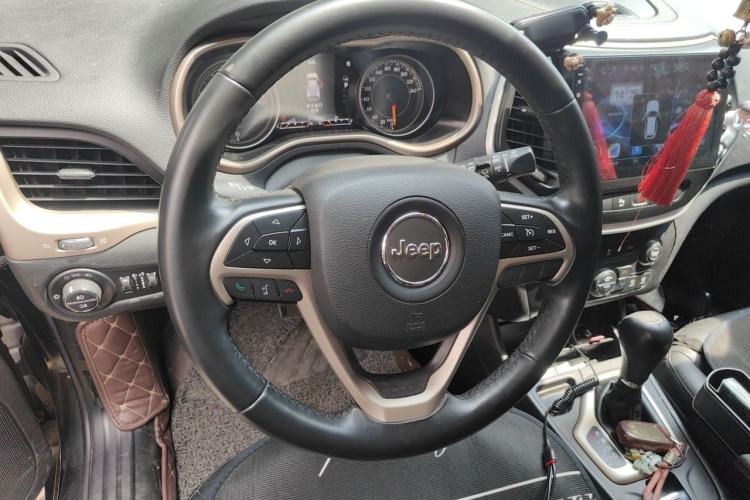 Used Jeep Cherokee 2016 2.0L Superior Edition Steering Wheel