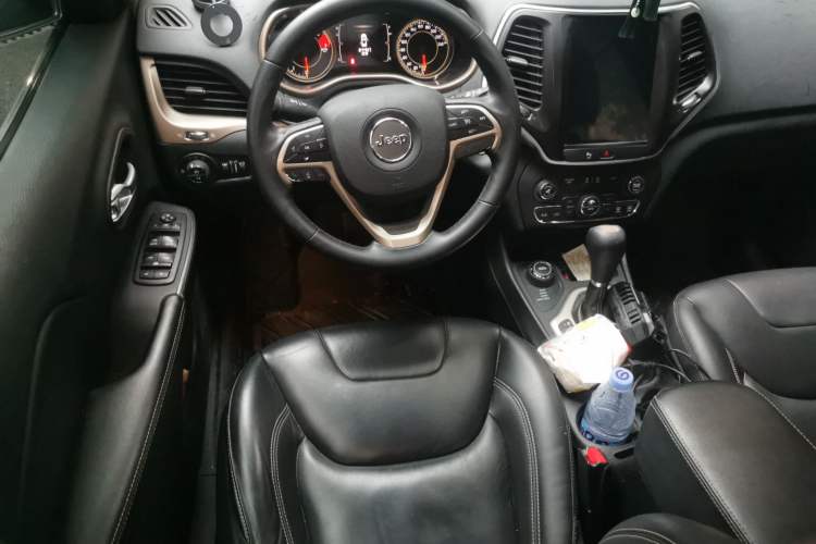 Used Jeep Cherokee 2016 2.4L Professional Edition Steering Wheel
