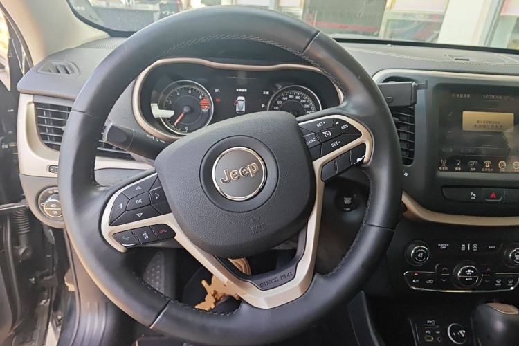 Used Jeep Cherokee 2016 2.4L Leading Smart Version Steering Wheel